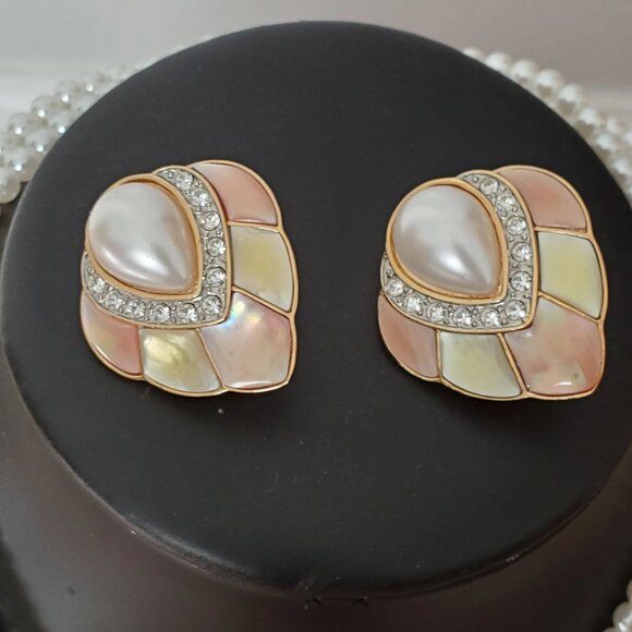 Butler FAC Mother of Pearl Faux Pearl and Crystal Earring, Necklace, Brooch Set - Picture 6 of 10